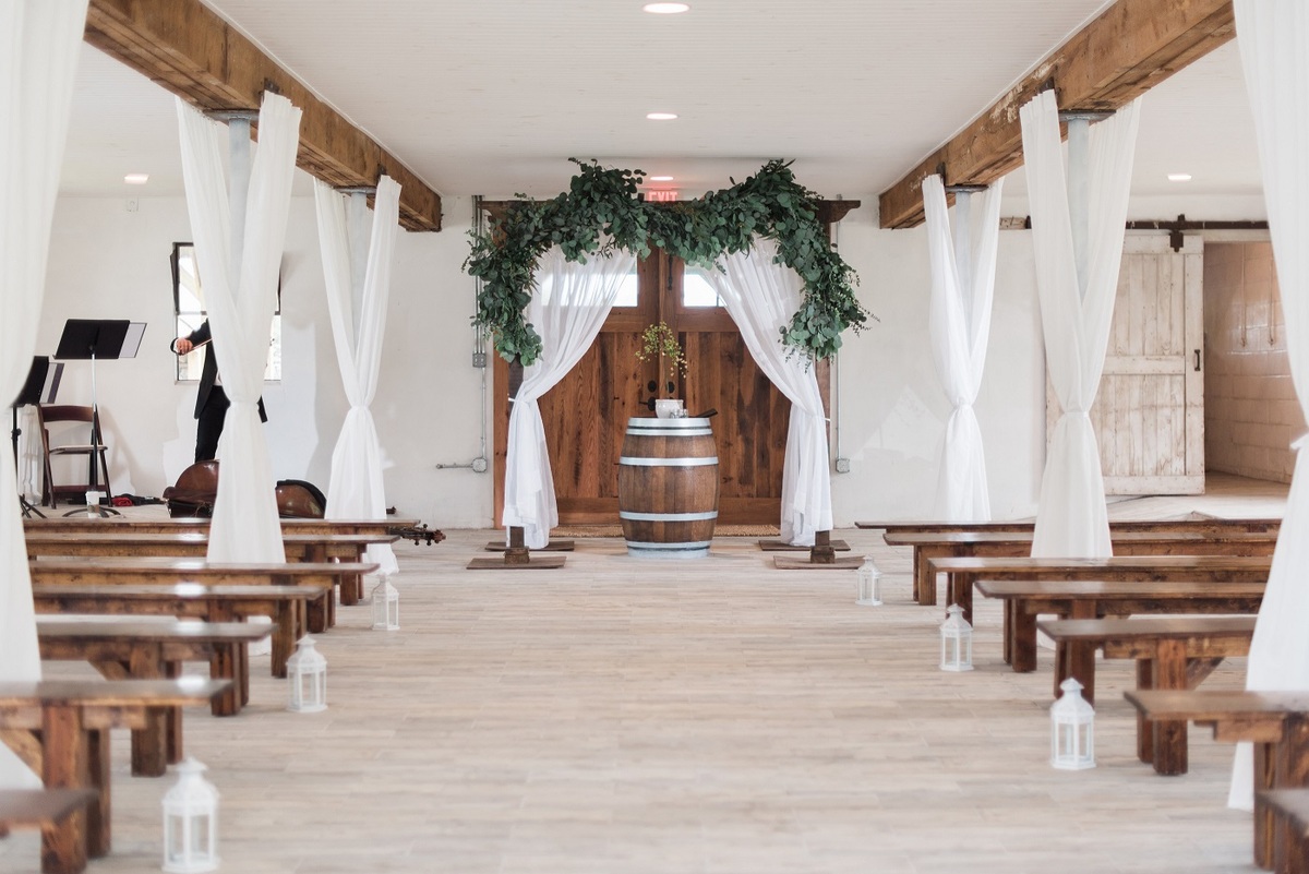 48-Fields-Lower-Level-Ceremony-with-Benches