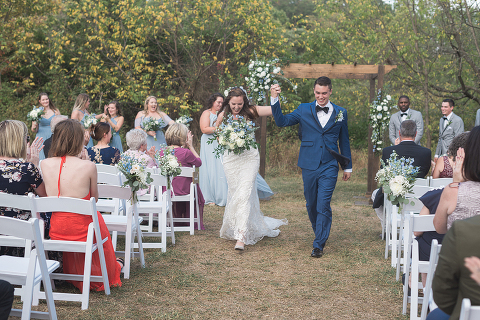 simple-rustic-wedding-blue-white-48-fields-leesburg-va-erika-connor (14)