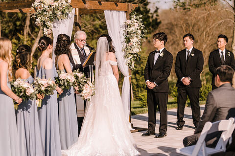 outdoor ceremony how to make wedding planning less stressful - 48 Fields Wedding Barn | Leesburg VA