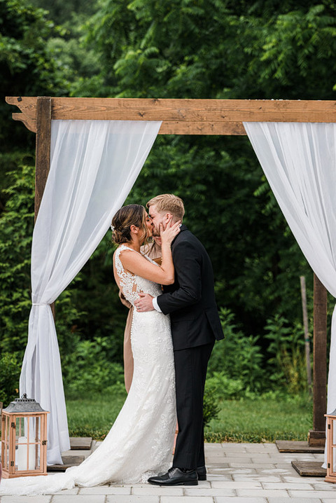 neutral-toned-wedding-northern-virginia-barn-48-fields-leesburg-va