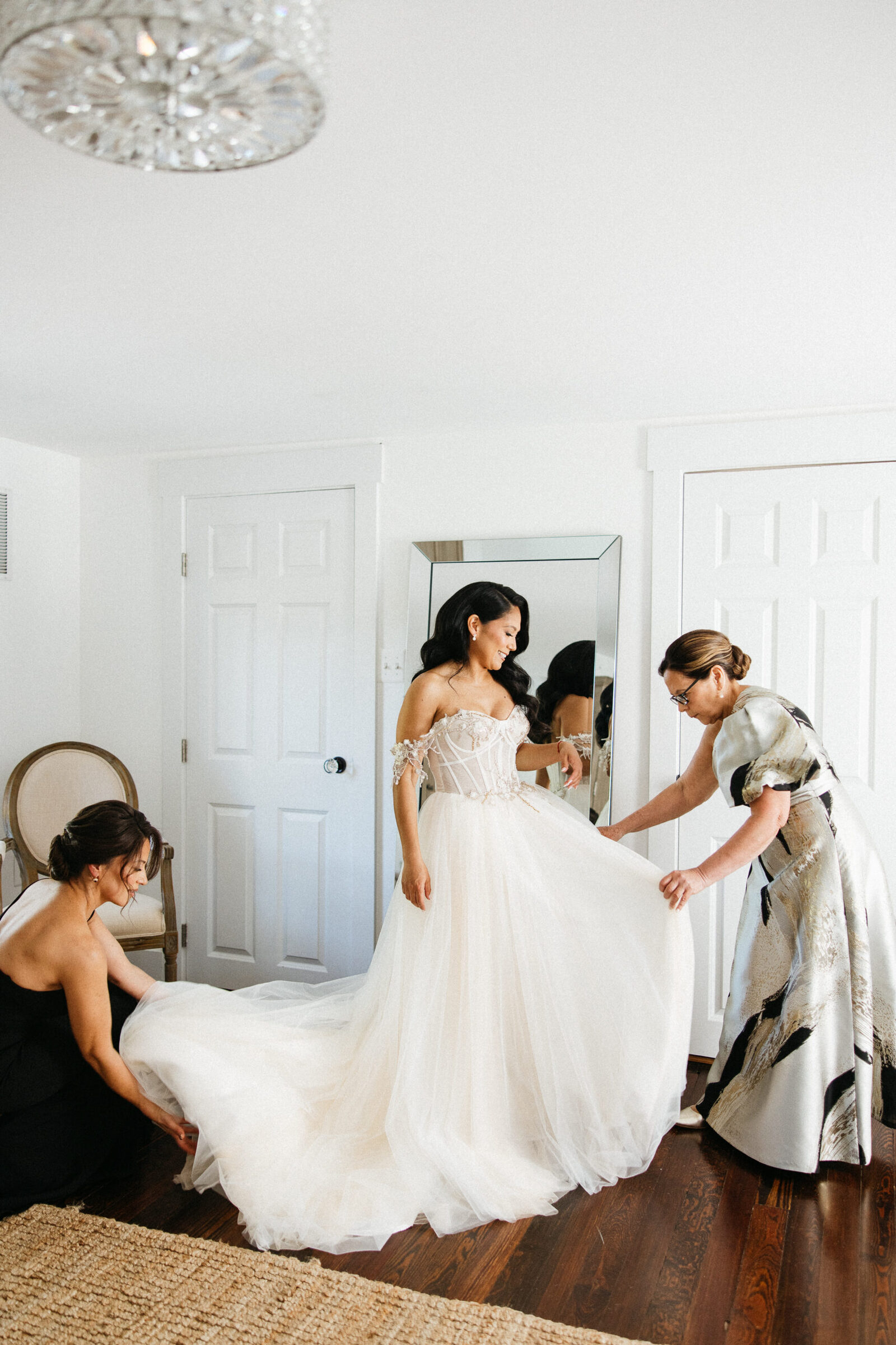 Top-10-Best-Wedding-Getting-Ready-Photos-2023-48-Fields-Loudoun-County-VA