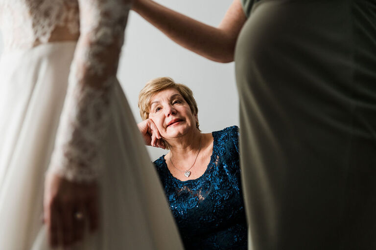 Top-10-Best-Wedding-Getting-Ready-Photos-2023-48-Fields-Loudoun-County-VA