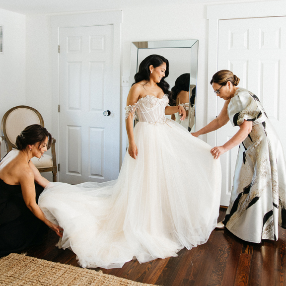 getting-ready-bridal-suite-at-48-fields-gema-LR-square