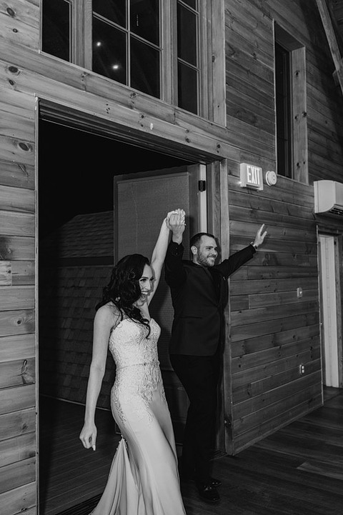 dark-moody-black-burgundy-wedding-leesburg-va-48-fields-courtney-dylan