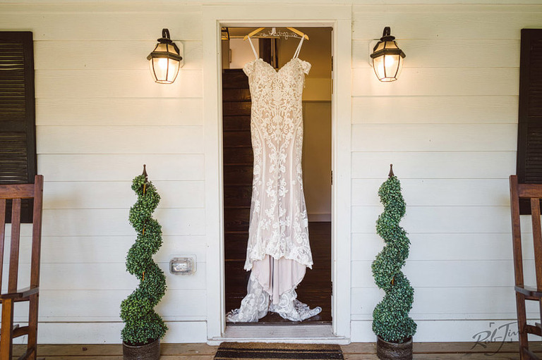 cranberry-and-olive-green-fall-wedding-northern-virginia-barn-wedding-48-fields-melissa-anthony