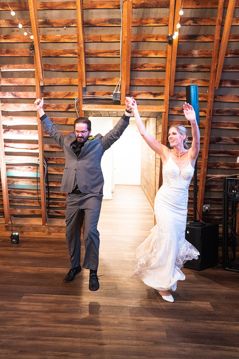 red-yellow-sunflower-fall-micro-wedding-northern-virginia-48-fields-kirsten-dan