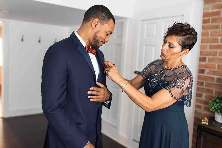 burnt-orange-yellow-fall-wedding-leesburg-va-48-fields-becca-vincent