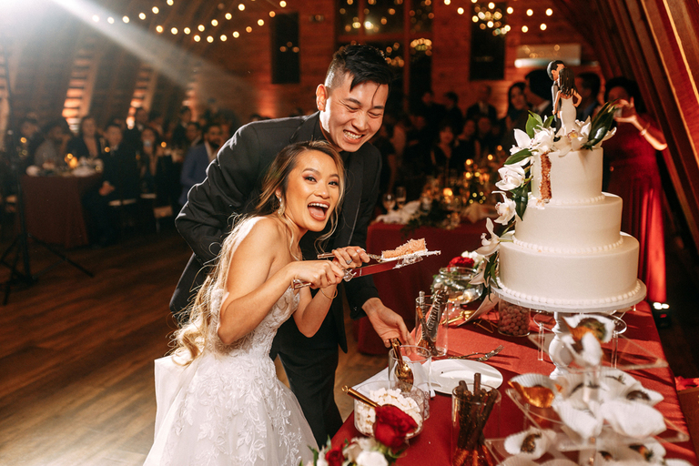 best-wedding-reception-venue-cake-cutting-48-fields-jen-jon